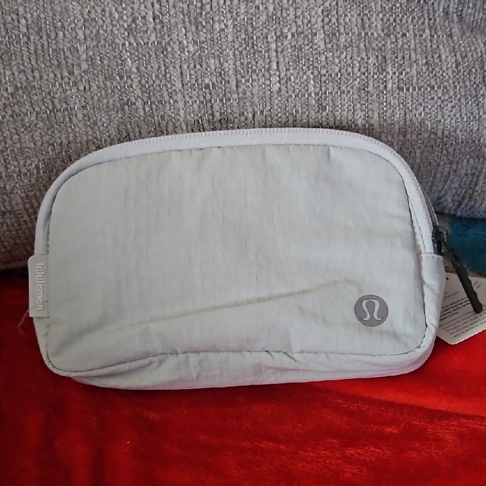 lululemon athletica Gray Toiletry Bag